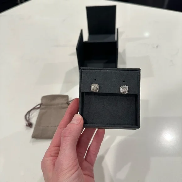 📦 MOVING SALE 📦 David Yurman Petite Albion Diamond Stud Earrings - Picture 2 of 8